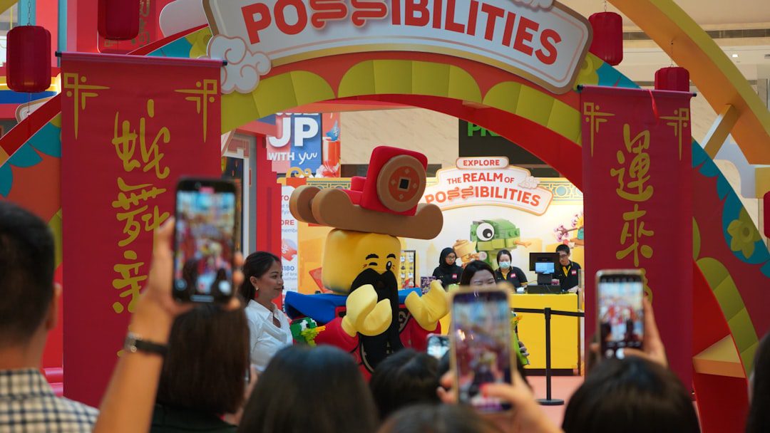 Mascotte en déambulation dans un centre commercial
