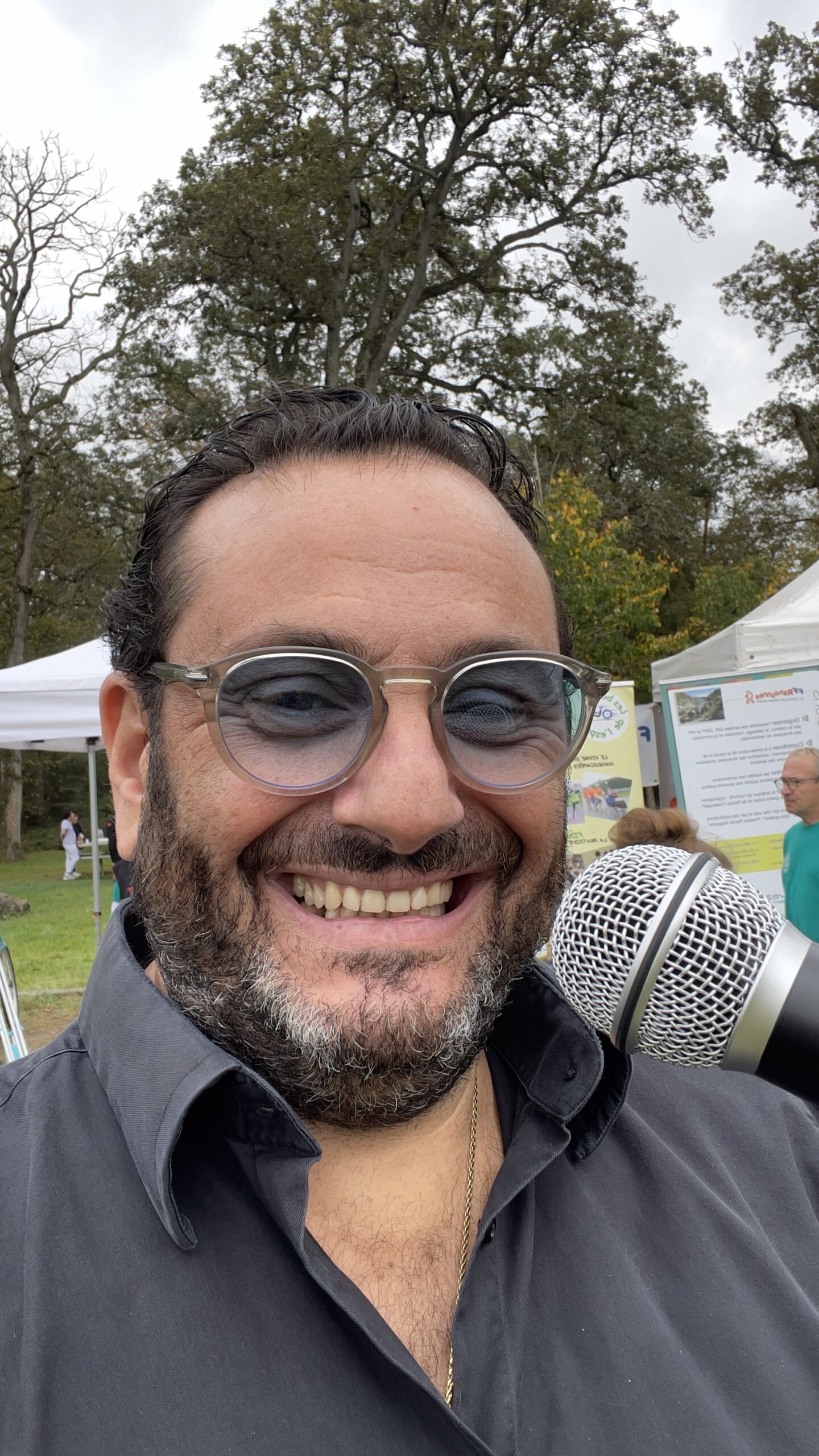 Animateur micro lors d'un événement sportif en Île-de-France
