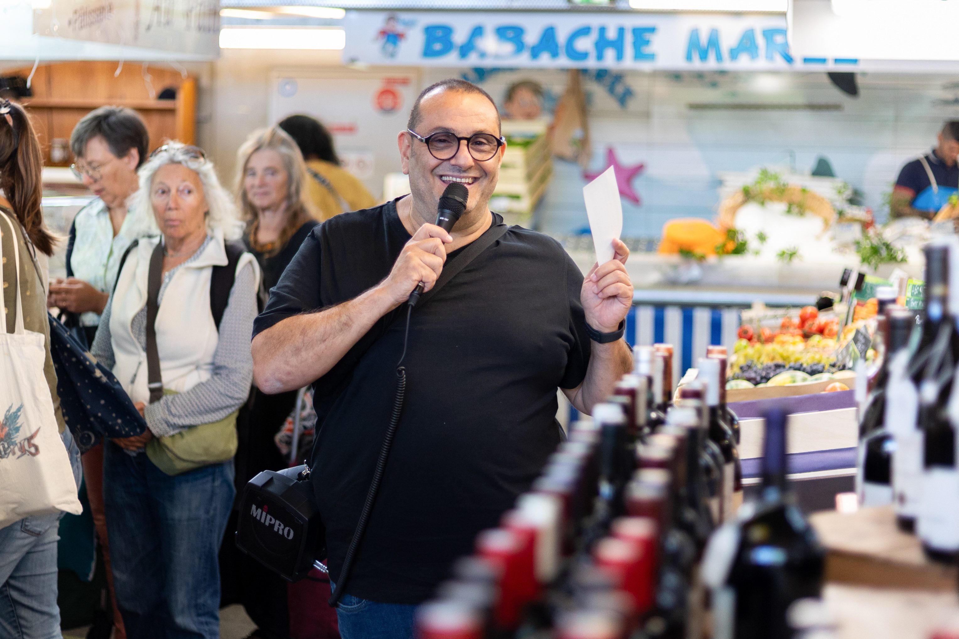 Animateur micro au marché de Cachan dans le Val-de-Marne