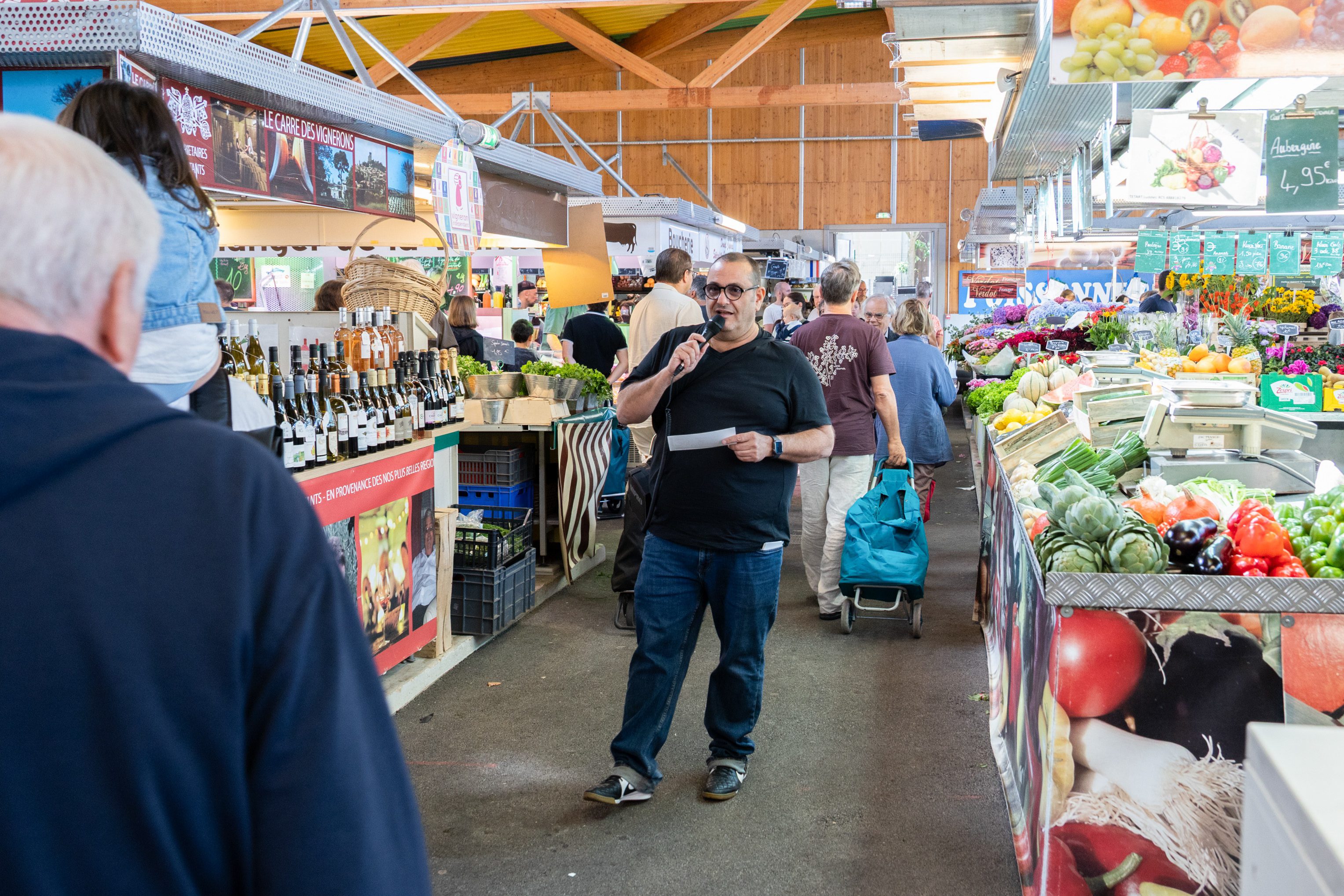 Animation d'un marché communal en Île-de-France