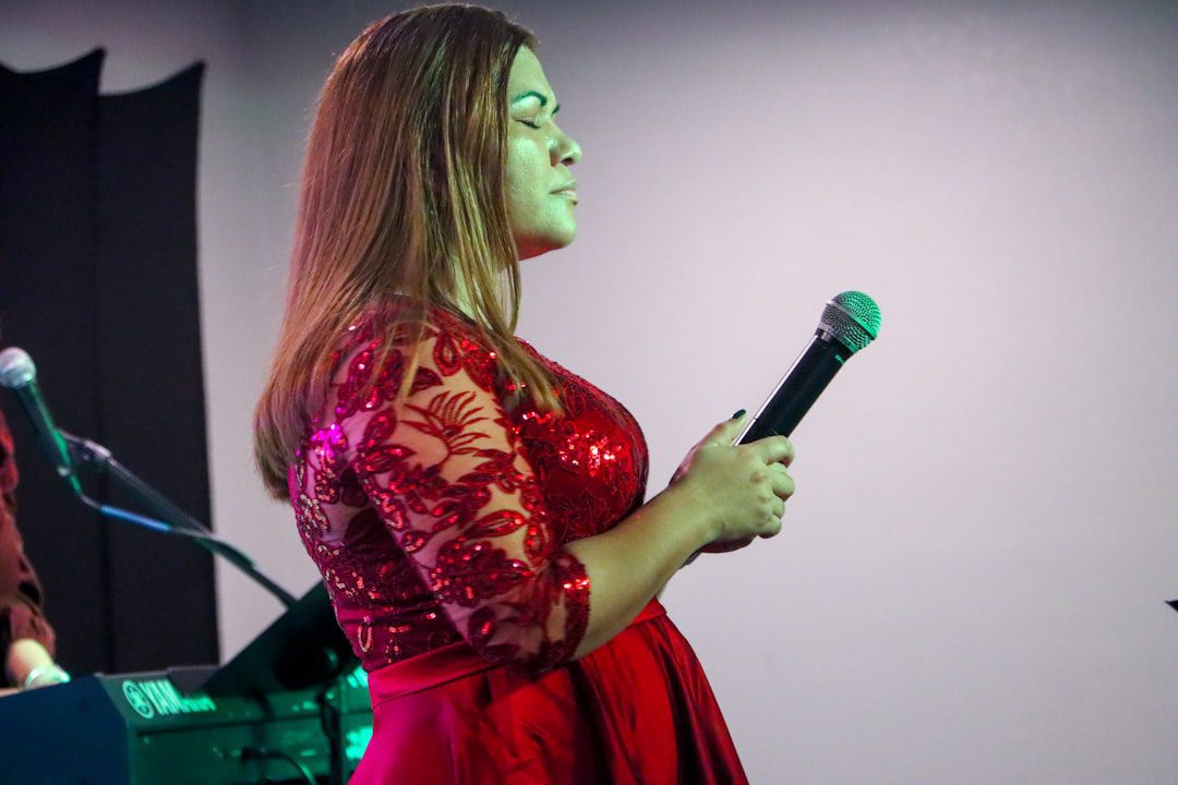 Chanteur ou chanteuse live pour soirée privée à Paris