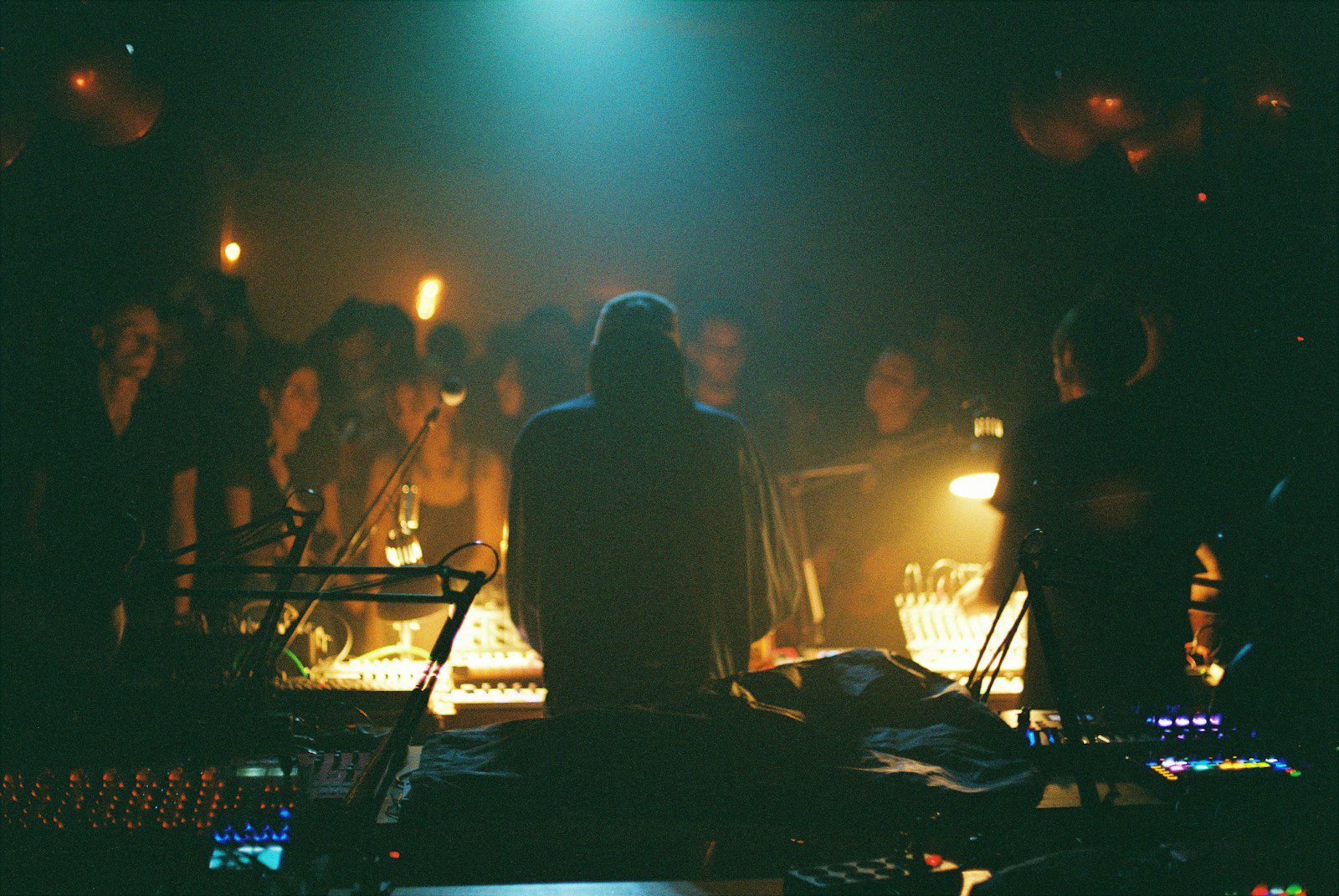 Artistes du groupe DJ Live pendant un mariage