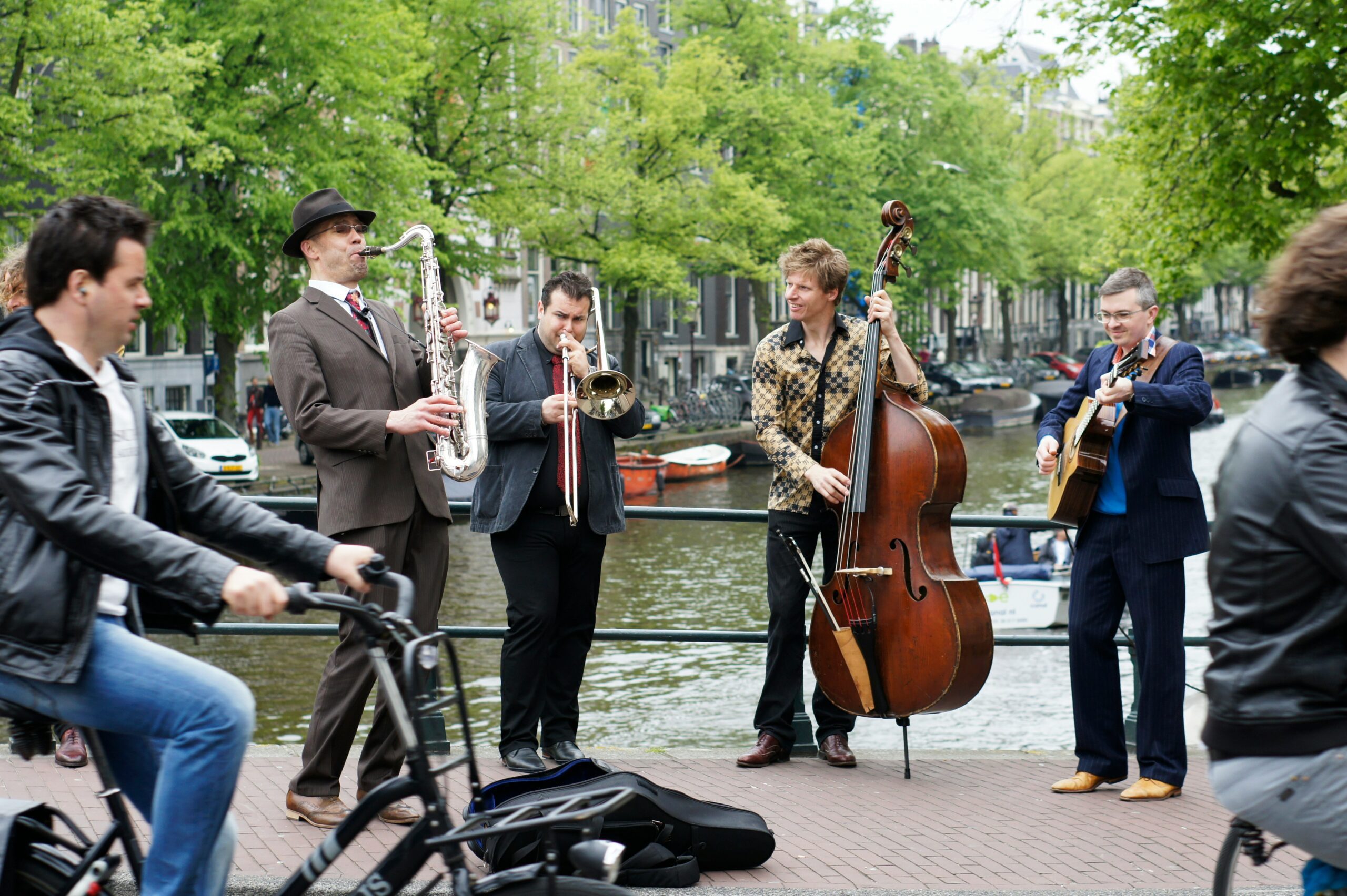 Prestation Groupe gipsy jazz lors d'un événement à Paris