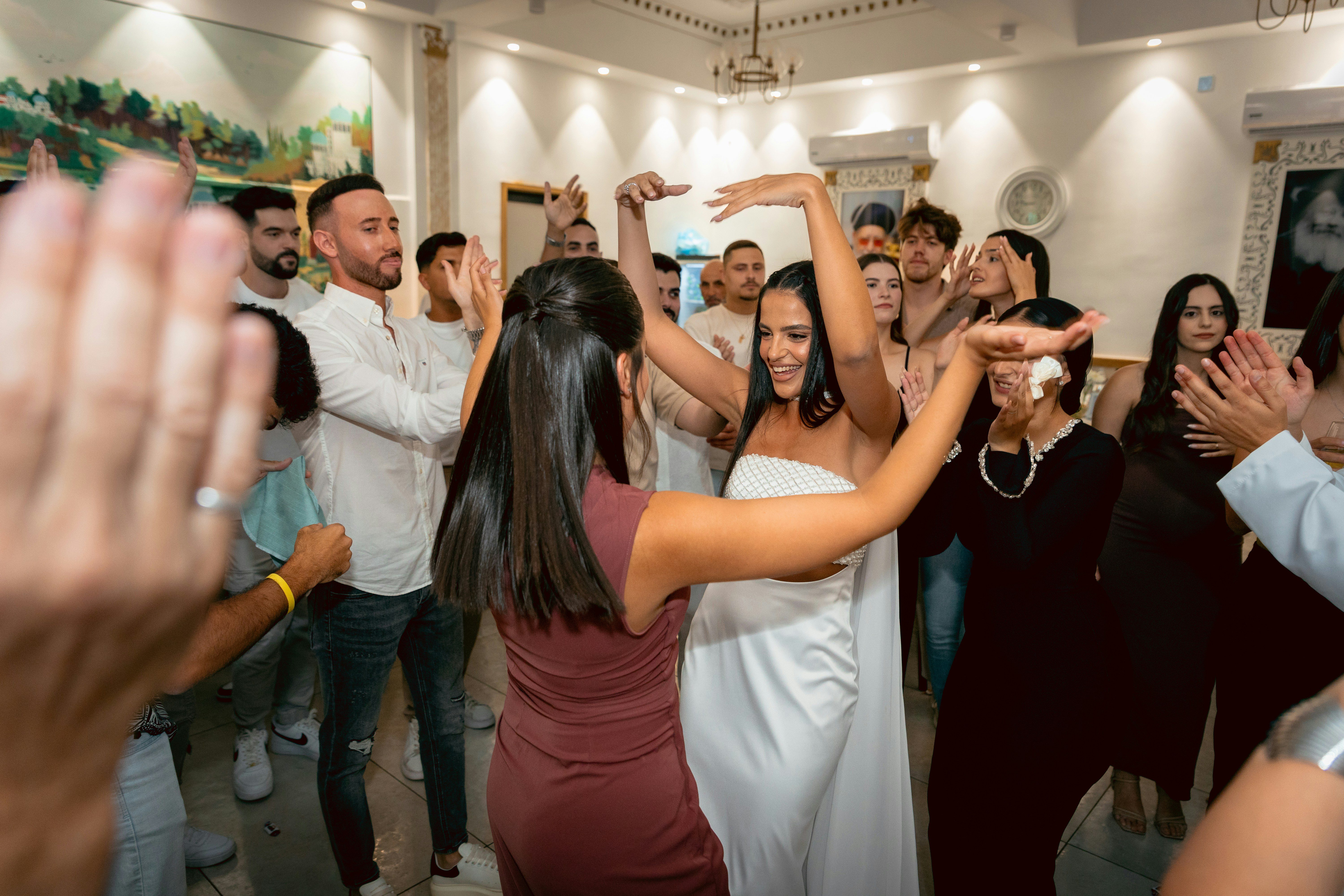 Invités et ambiance de soirée privée à Paris