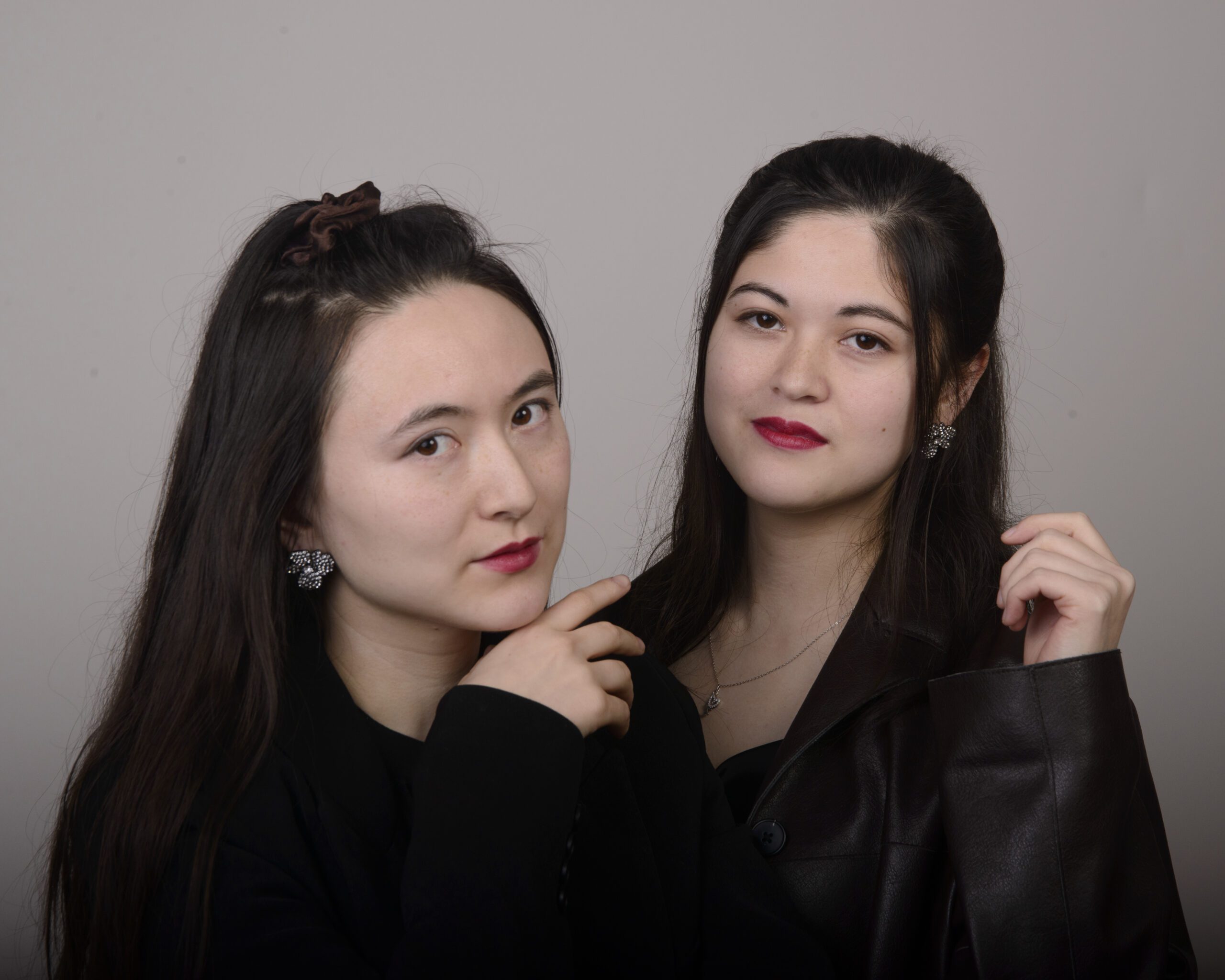 Portrait du duo de sœurs pianistes classiques pour réception et concert privé