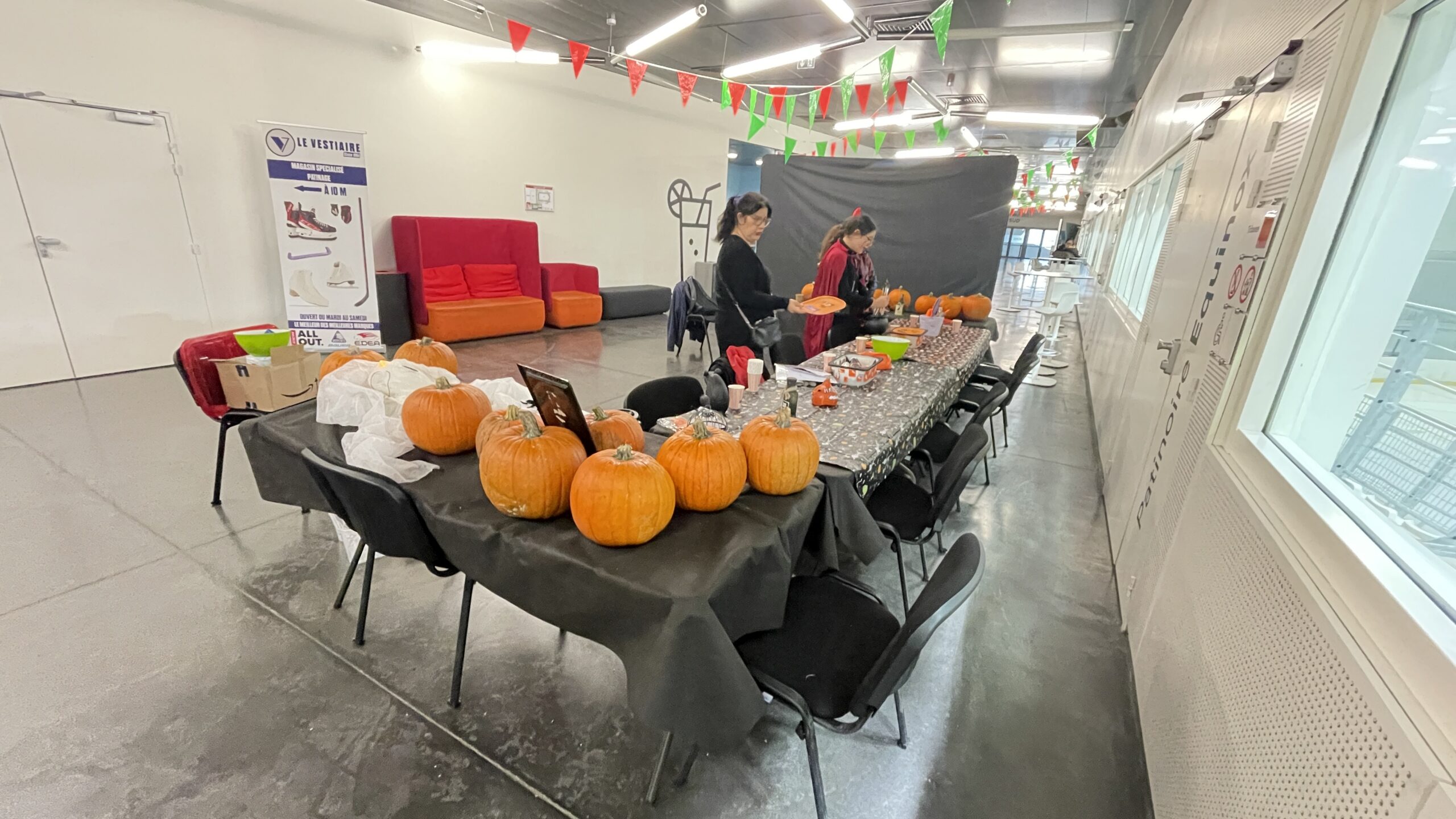 Atelier citrouilles pour Halloween à Aren’Ice Cergy