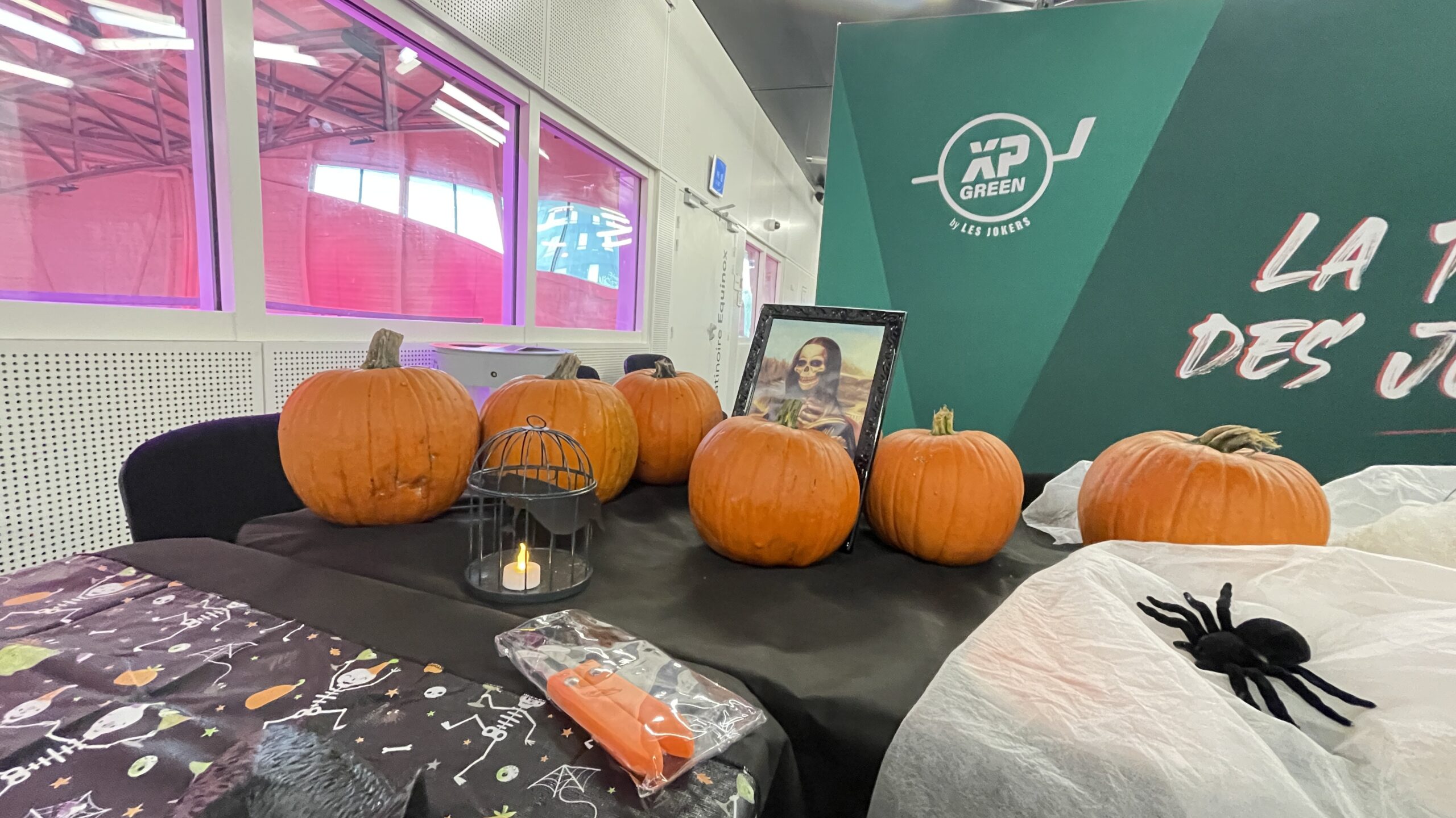 Atelier créatif citrouilles Halloween à Aren’Ice de Cergy