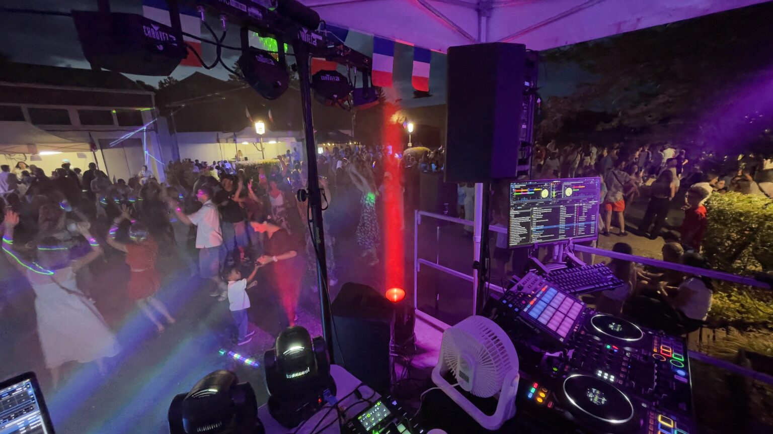 Dancefloor avec DJ pendant une soirée d’entreprise